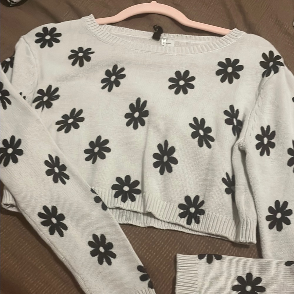 Divided cropped daisy sweater